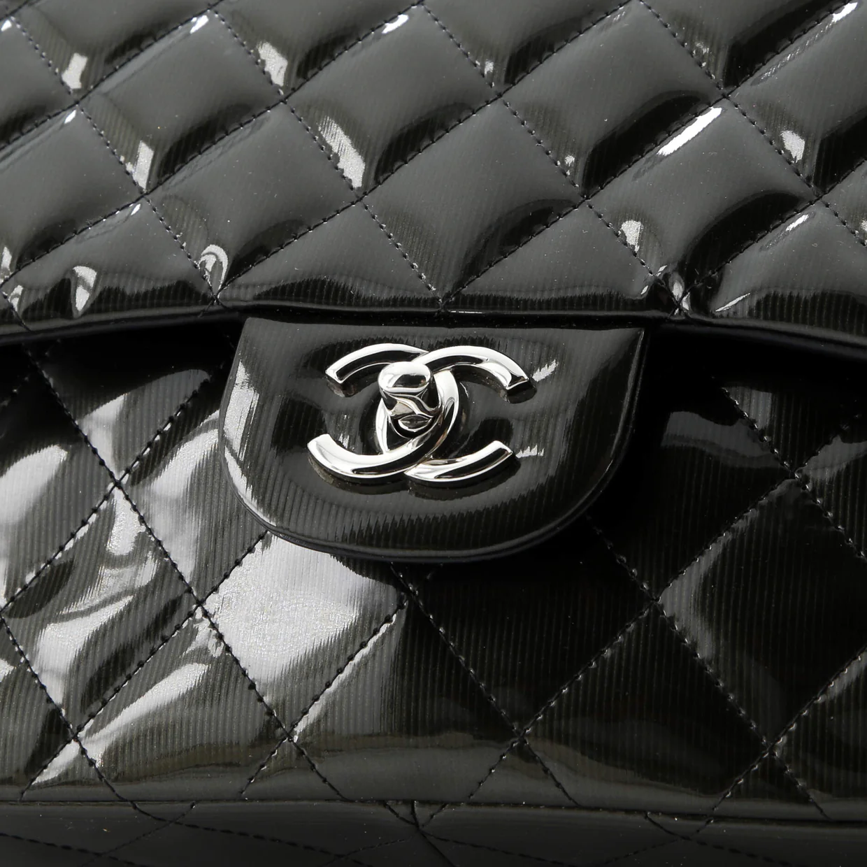 Classic Double Flap Bag Quilted Striated Metallic Patent Jumbo - Deep Luxury