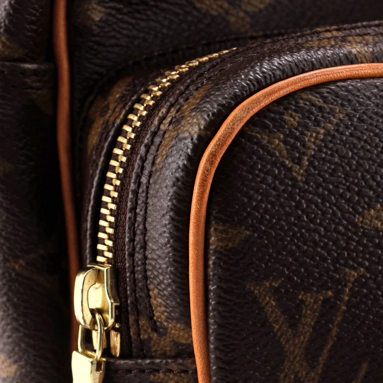 Nil Messenger Bag Monogram Canvas 28 - Deep Luxury