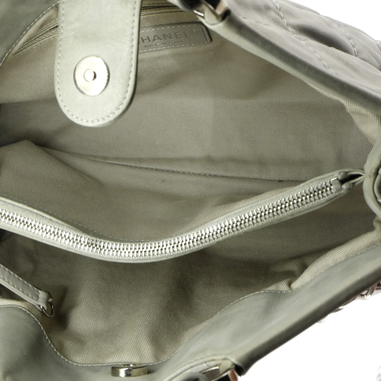 CC Sea Hit Tote Quilted Iridescent Calfskin Small - Deep Luxury