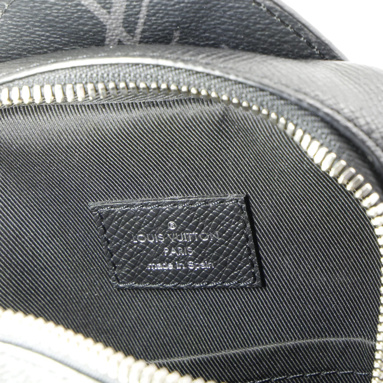 Outdoor Slingbag Monogram Taigarama - Deep Luxury