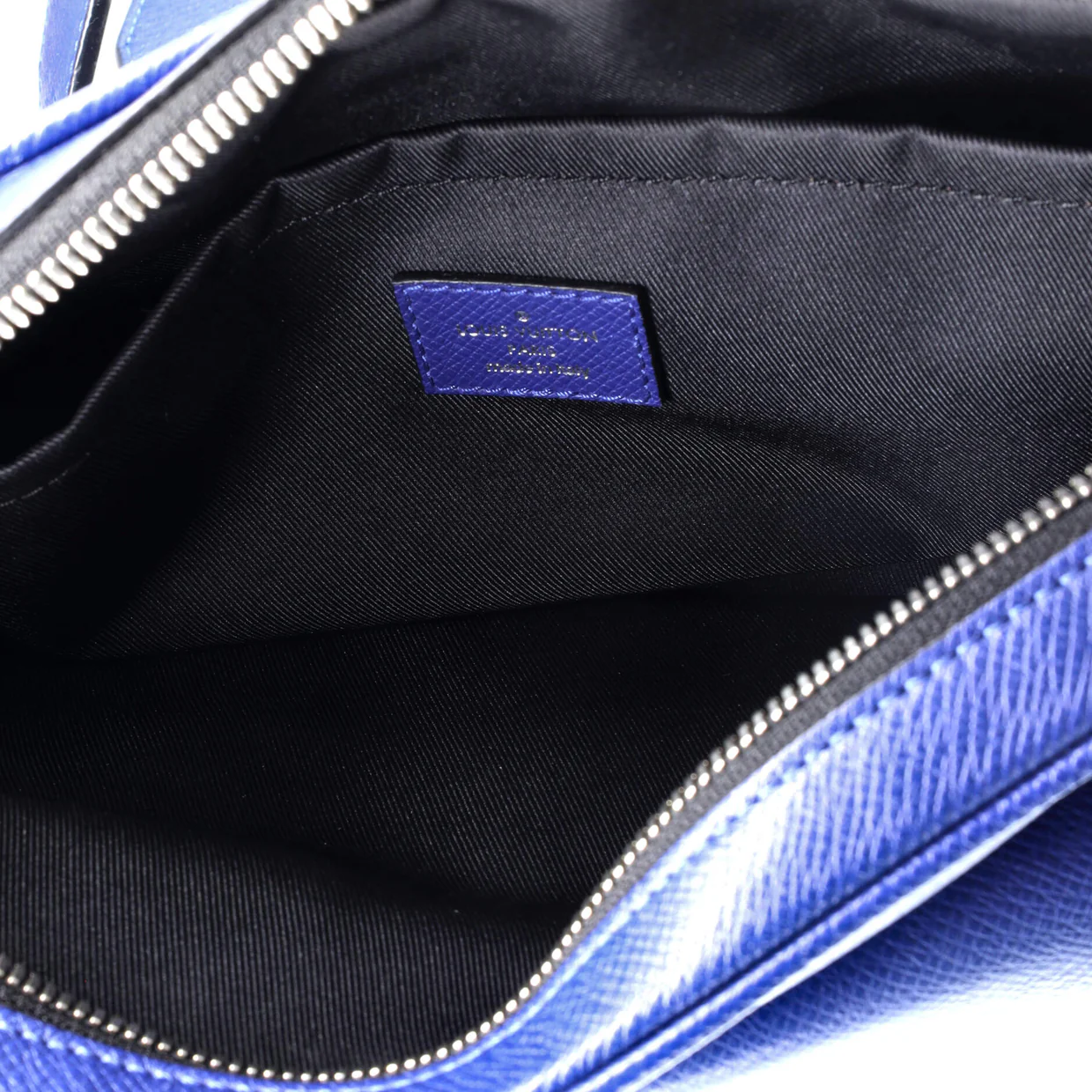 Outdoor Messenger Bag Taiga Leather PM - Deep Luxury