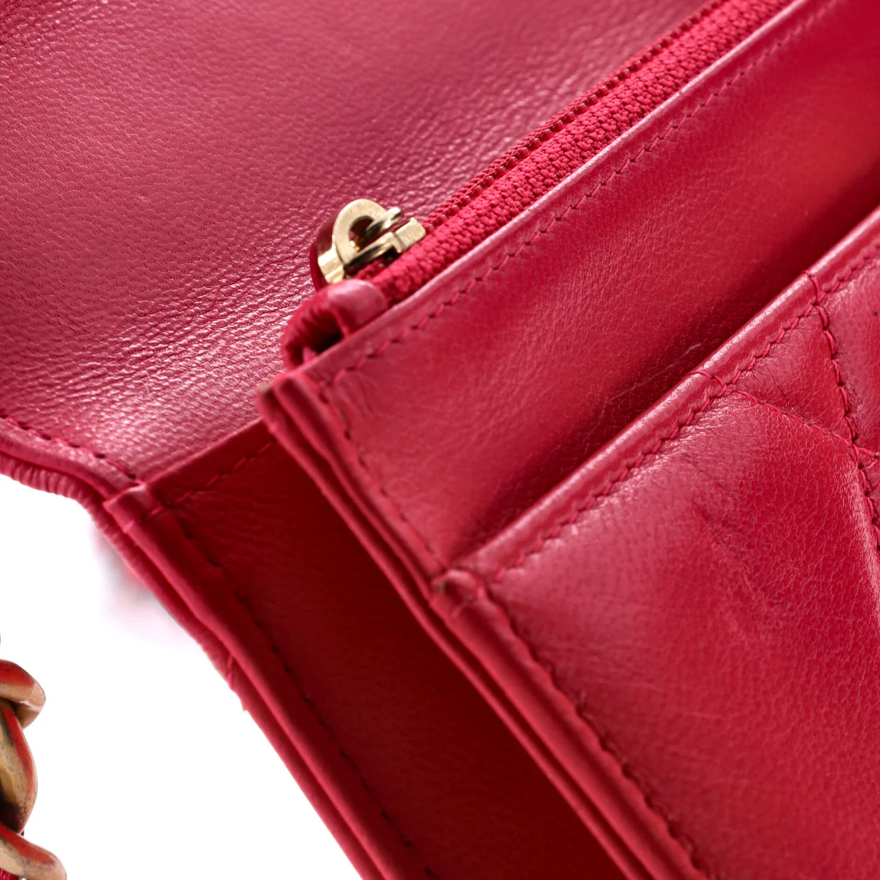 19 Wallet on Chain Quilted Lambskin - Deep Luxury
