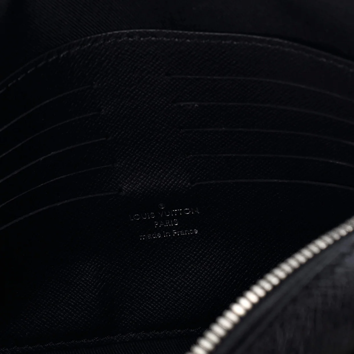 Pochette Kasai Taiga Leather - Deep Luxury