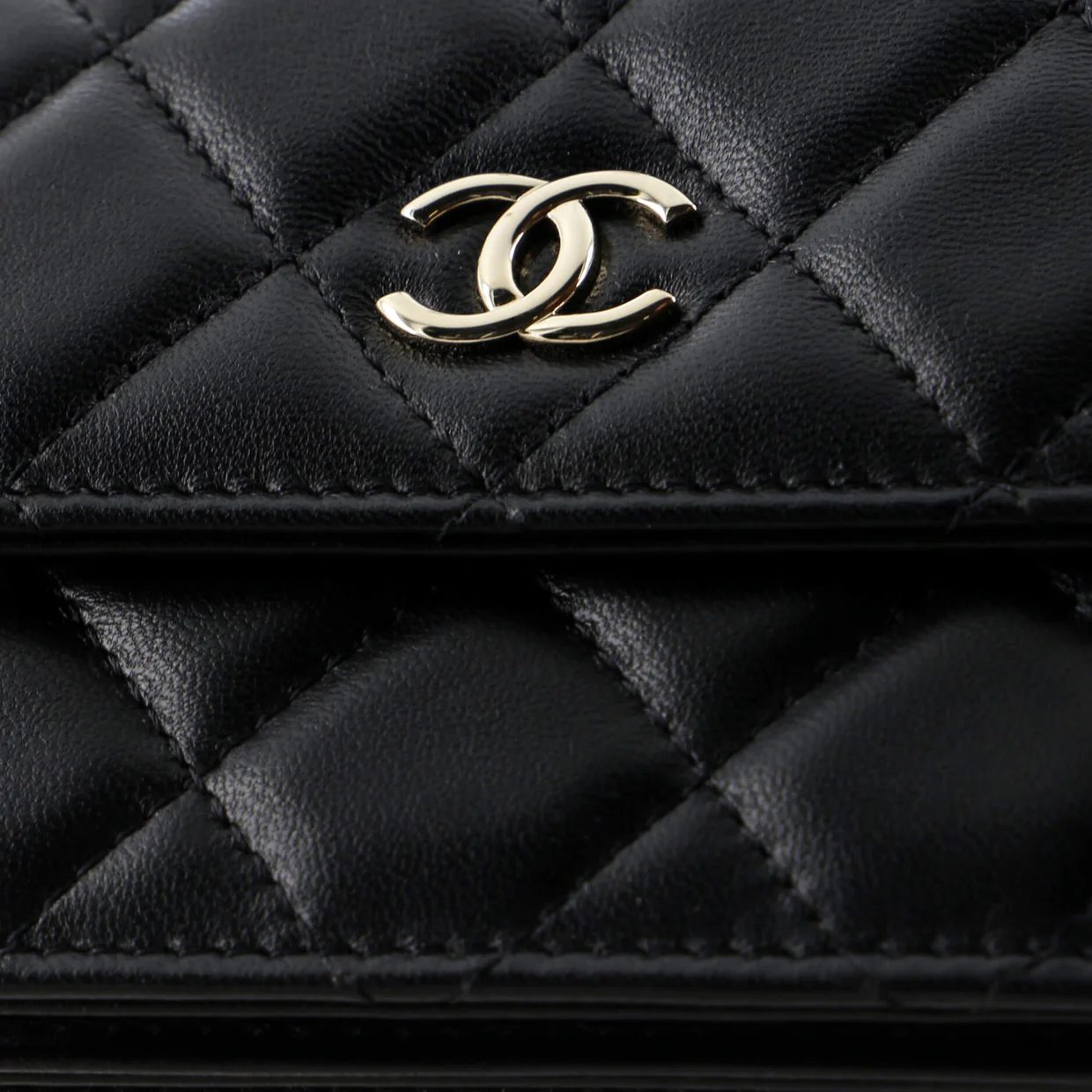 Camellia Bow Flap Card Holder with Chain Quilted Lambskin - Deep Luxury