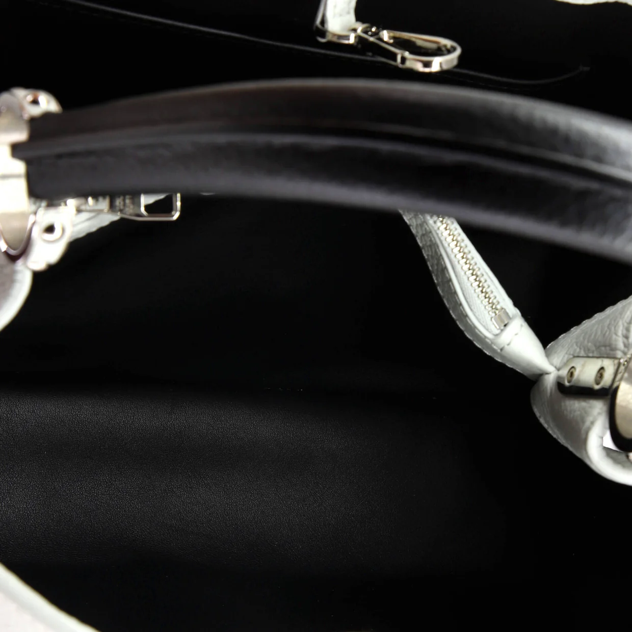 Capucines Bag Ombre Leather MM - Deep Luxury