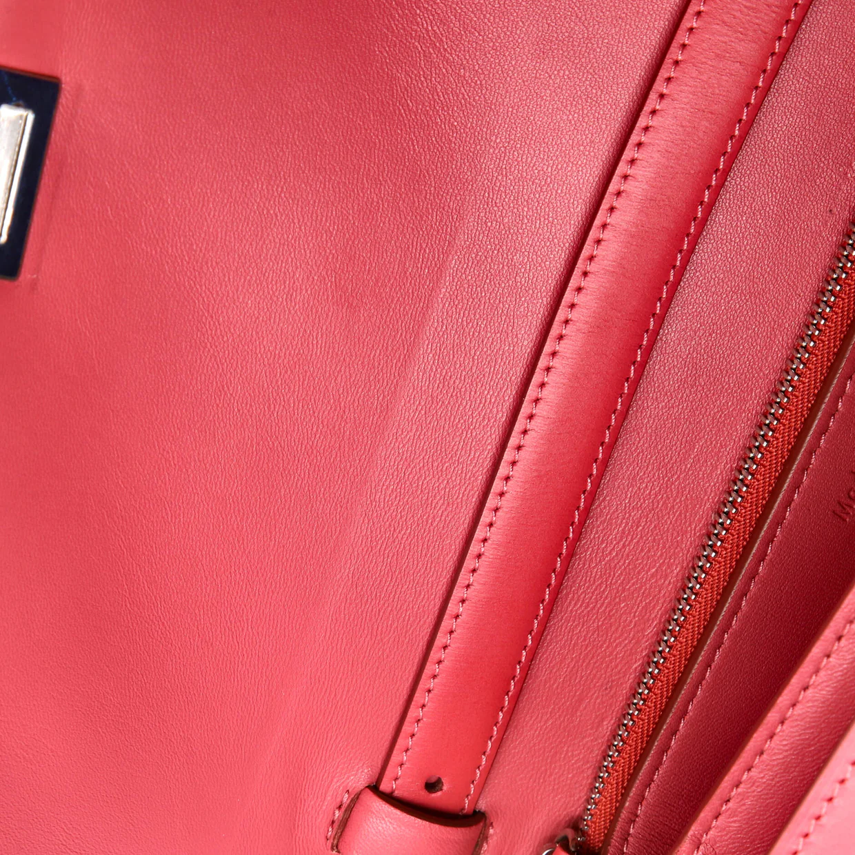 Classic Box Bag Smooth Leather Medium - Deep Luxury