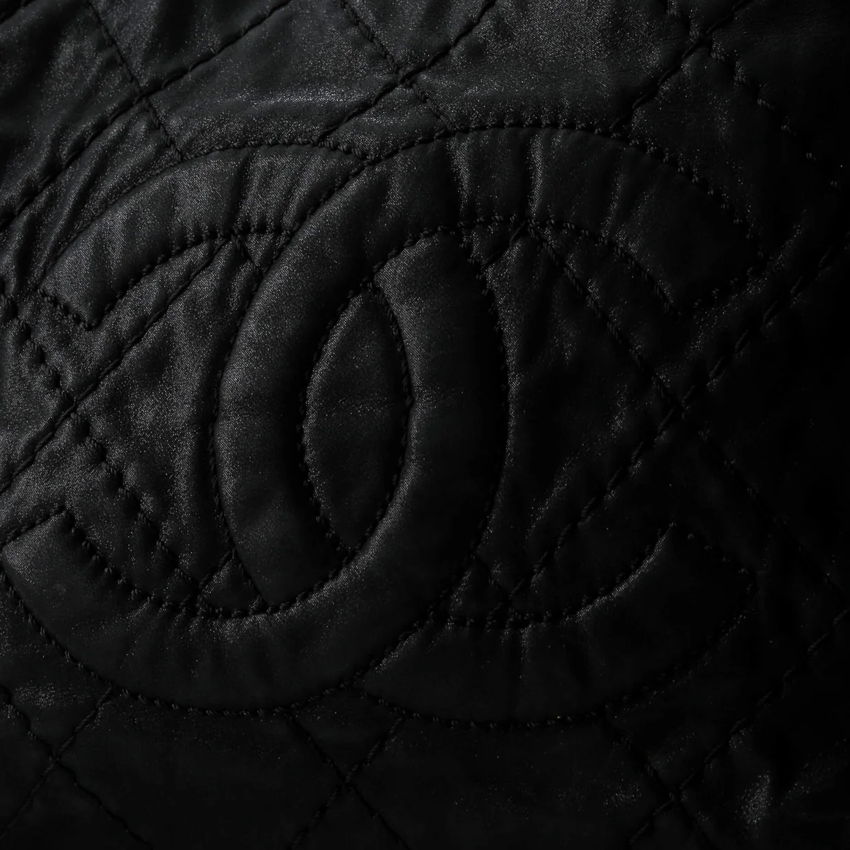 Sea Hit Shoulder Bag Quilted Iridescent Calfskin Medium - Deep Luxury