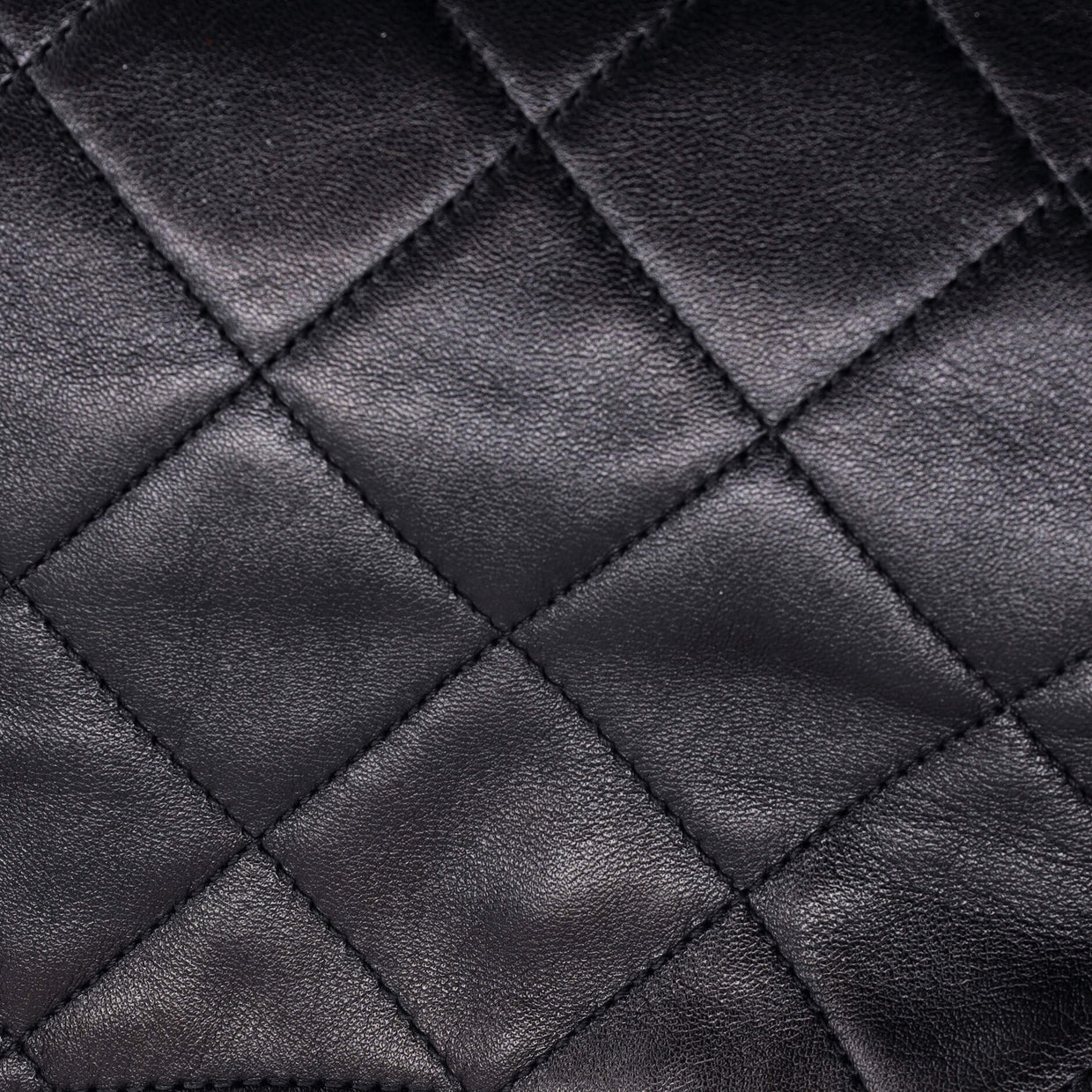 Wide Chain CC Turnlock Hobo Quilted Lambskin Small - Deep Luxury
