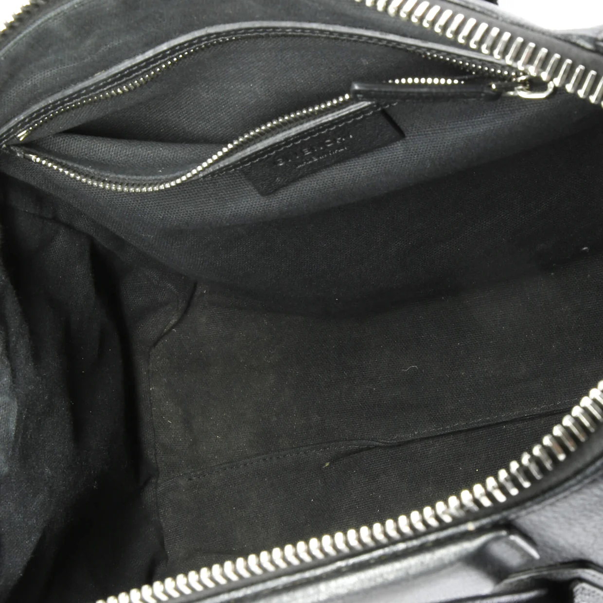 Antigona Bag Leather Medium - Deep Luxury