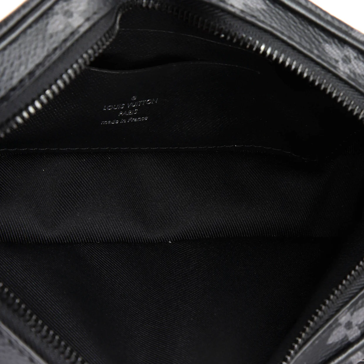 Pochette Volga Monogram Eclipse Canvas - Deep Luxury