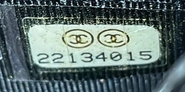 Wallet on Chain Quilted Caviar - Deep Luxury