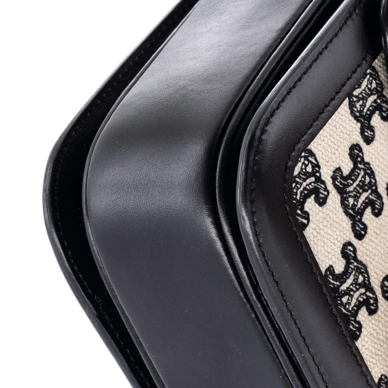 Triomphe Shoulder Bag Triomphe Canvas Medium - Deep Luxury