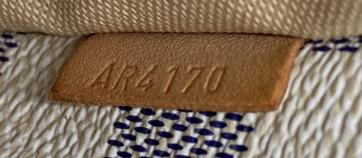 Totally Handbag Damier MM - Deep Luxury