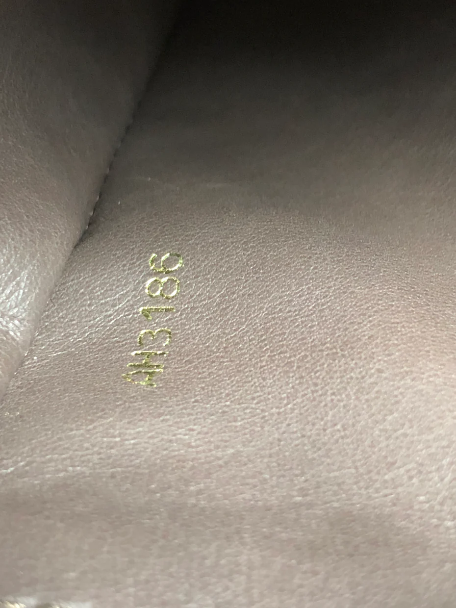 Capucines Bag Leather PM - Deep Luxury