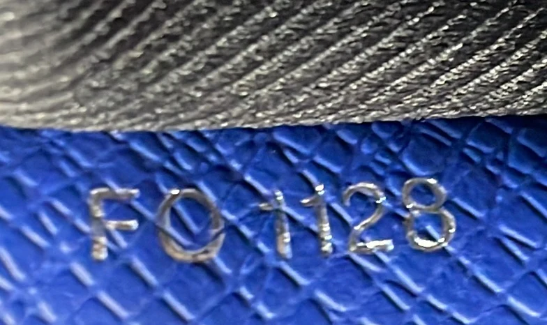 Outdoor Messenger Bag Taiga Leather PM - Deep Luxury