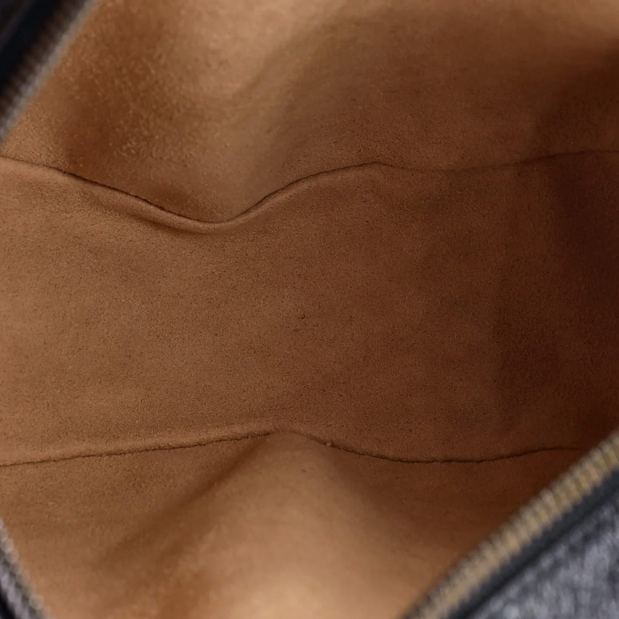 GG Marmont Round Shoulder Bag Diagonal Quilted Leather Mini - Deep Luxury