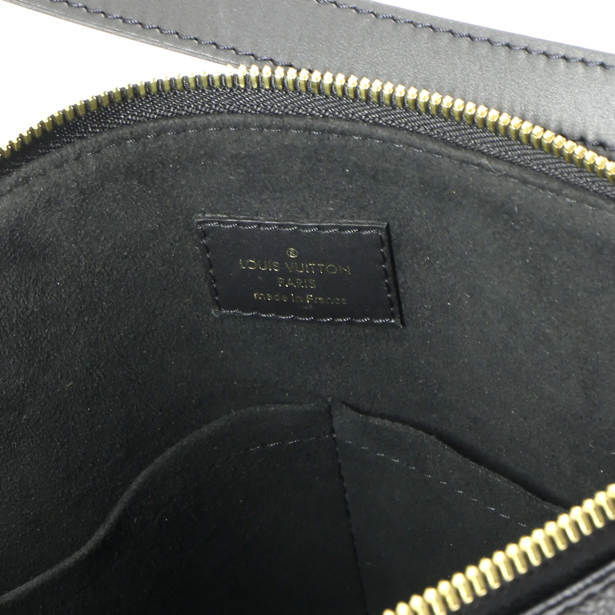 V Tote Monogram Empreinte Leather MM - Deep Luxury