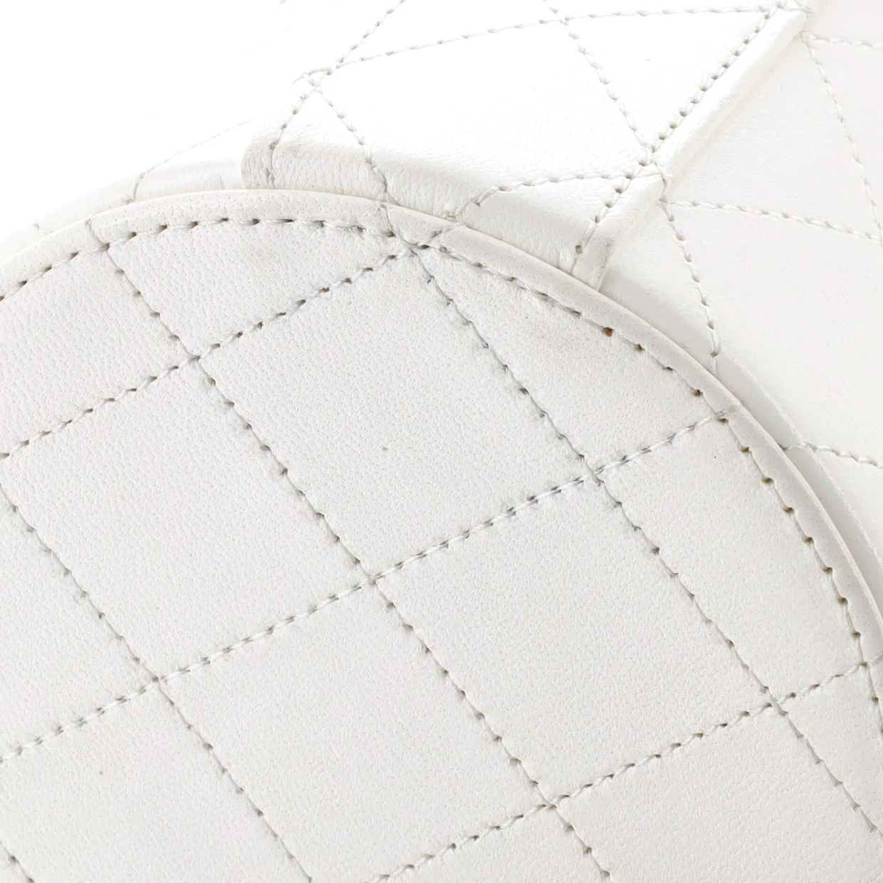 CC Round Vanity Case with Chain Quilted Lambskin Mini - Deep Luxury