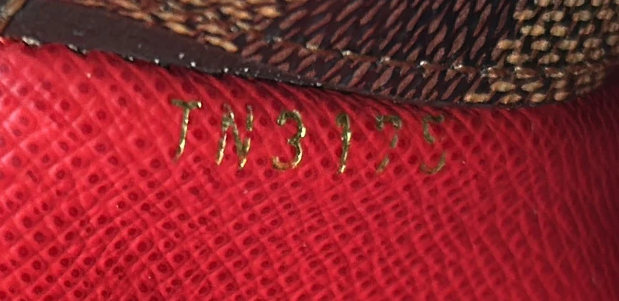 Sarah Wallet NM Damier - Deep Luxury