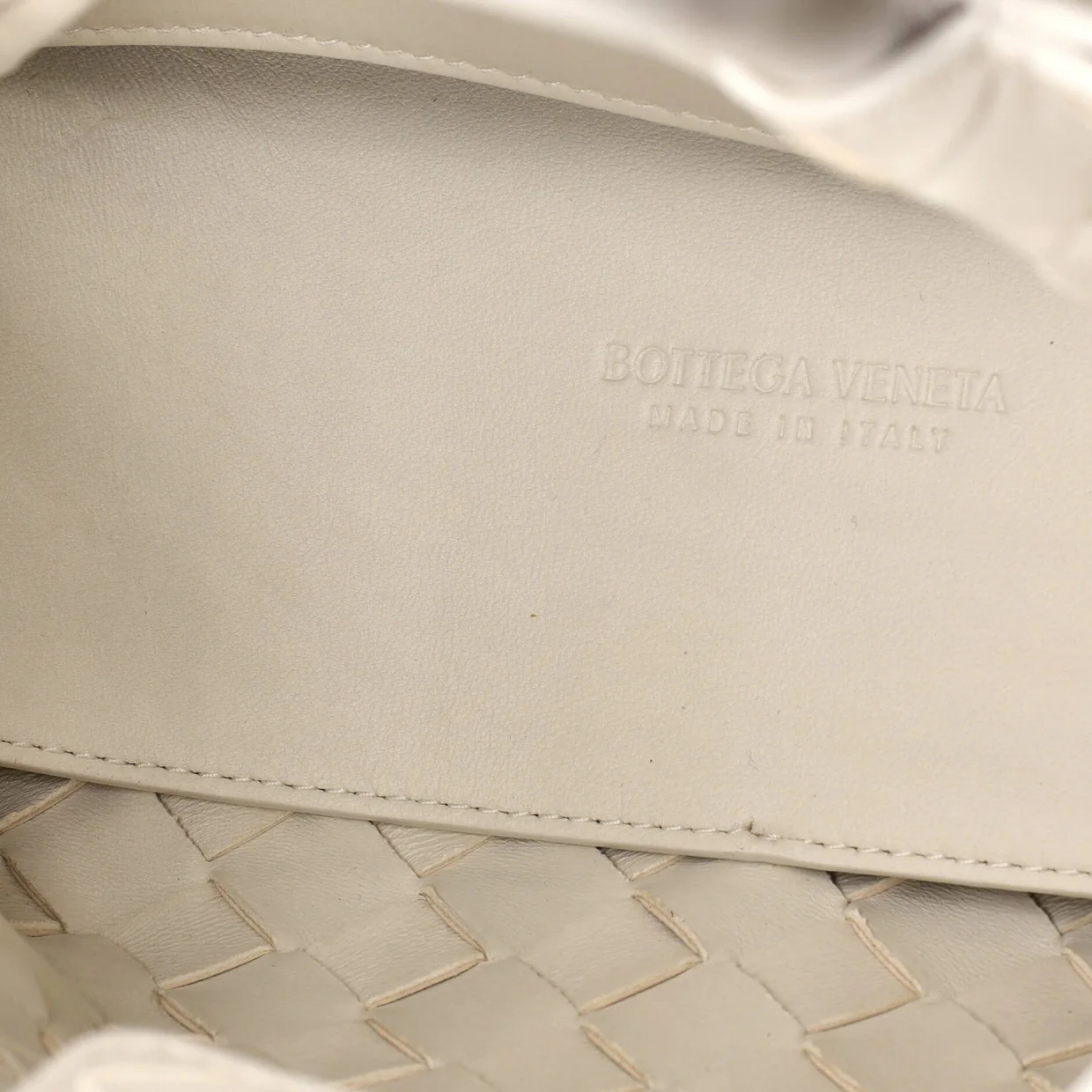 Andiamo Top Handle Bag Intrecciato Nappa Small - Deep Luxury