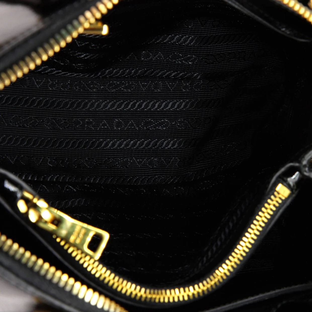 Promenade Bag Vernice Saffiano Leather Small - Deep Luxury