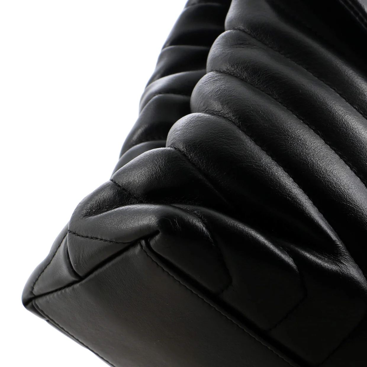 Loulou Shoulder Bag Matelasse Chevron Leather Medium - Deep Luxury