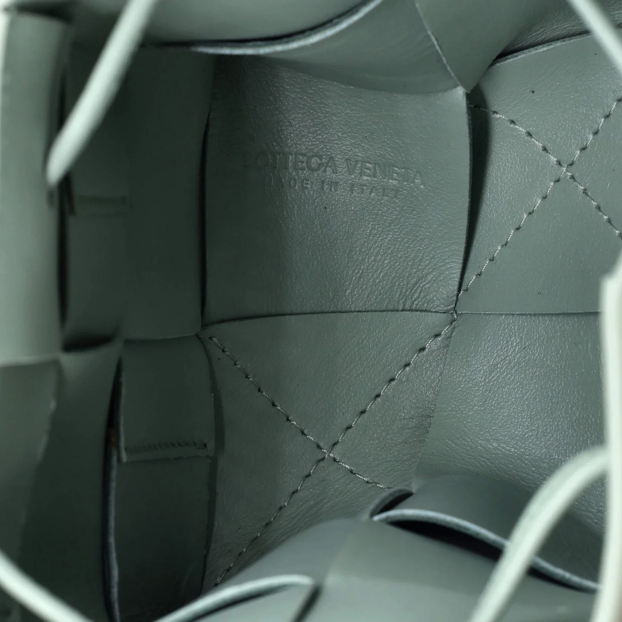 Cassette Bucket Bag Maxi Intrecciato Leather Mini - Deep Luxury