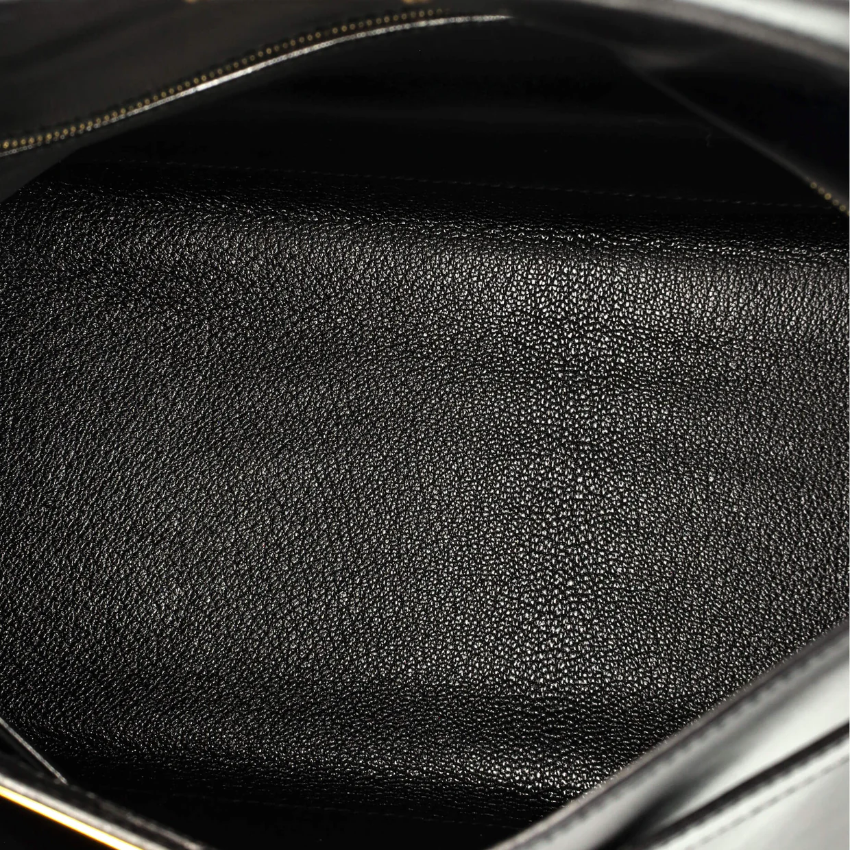 Kelly Handbag Noir Box Calf with Gold Hardware 32 - Deep Luxury