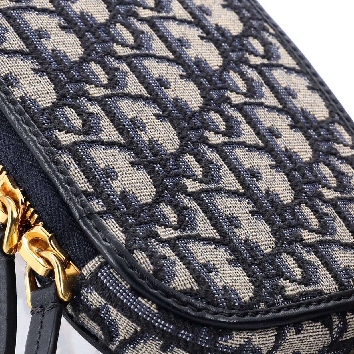 30 Montaigne Phone Holder on Chain Oblique Canvas - Deep Luxury