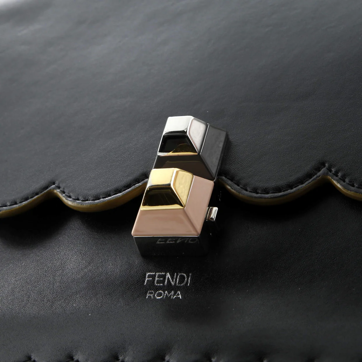 Kan I Bag Leather Medium - Deep Luxury