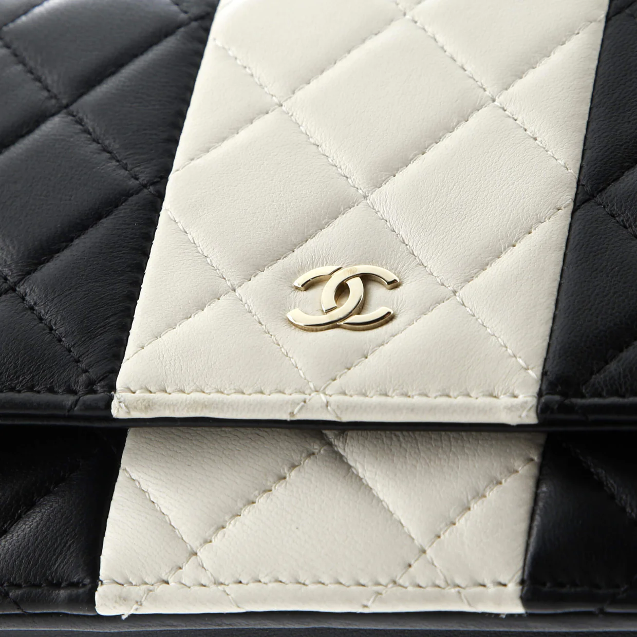 Wallet on Chain Quilted Lambskin - Deep Luxury