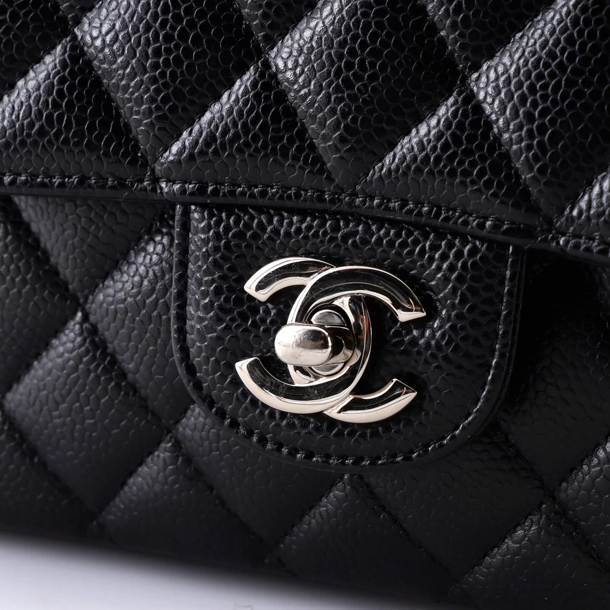 Classic Double Flap Bag Quilted Caviar Medium - Deep Luxury
