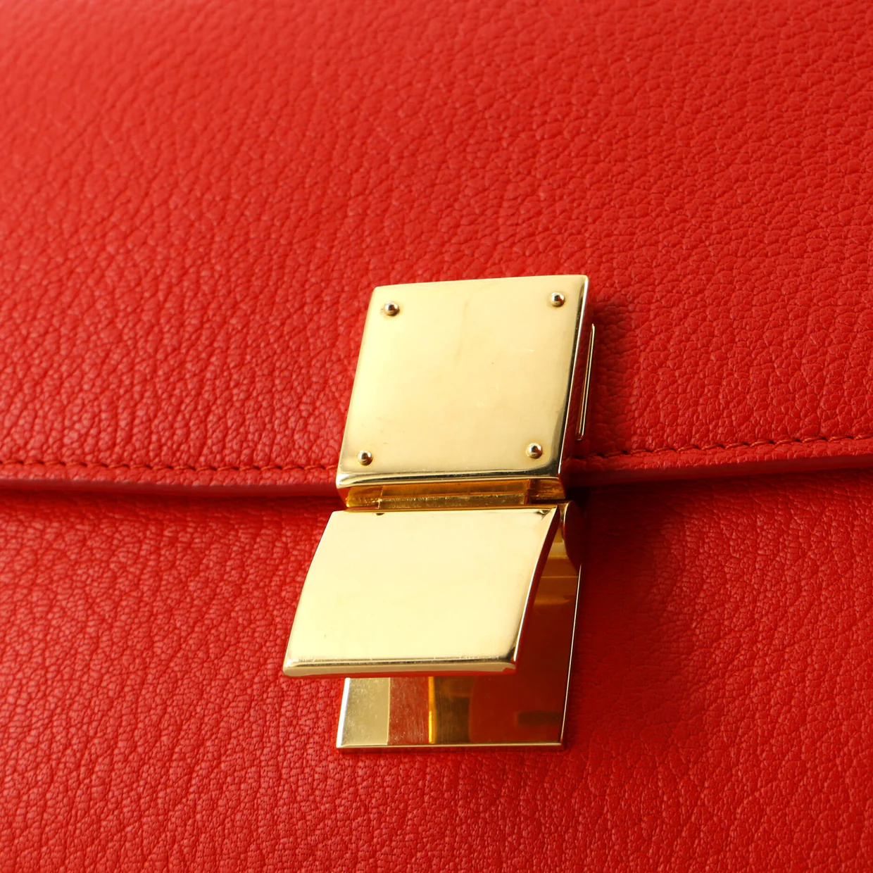 Classic Box Bag Grainy Leather Medium - Deep Luxury