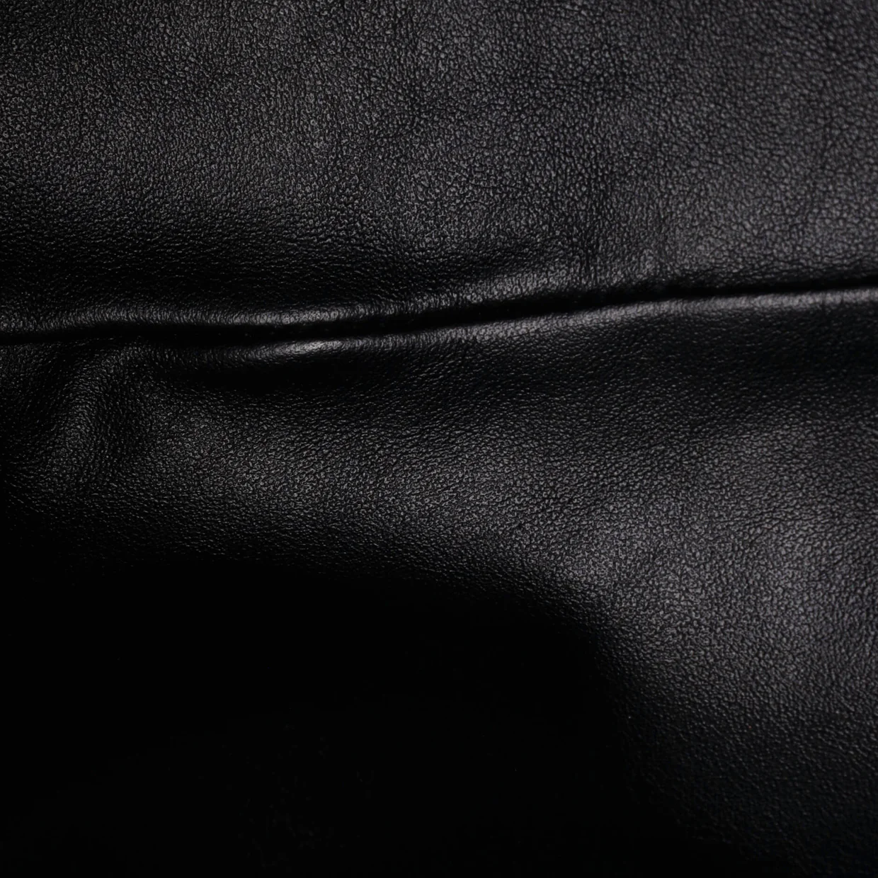 The Chain Pouch Leather - Deep Luxury