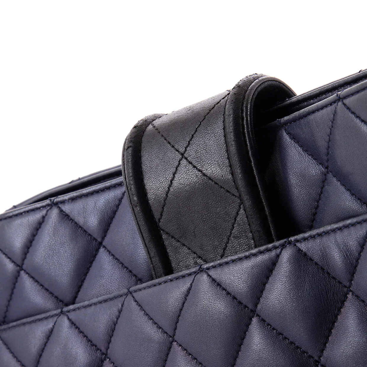 Elegant CC Tote Quilted Lambskin Large - Deep Luxury