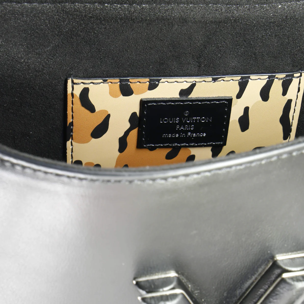 Twist Handbag Leopard Wild Printed Leather and Calfskin MM - Deep Luxury