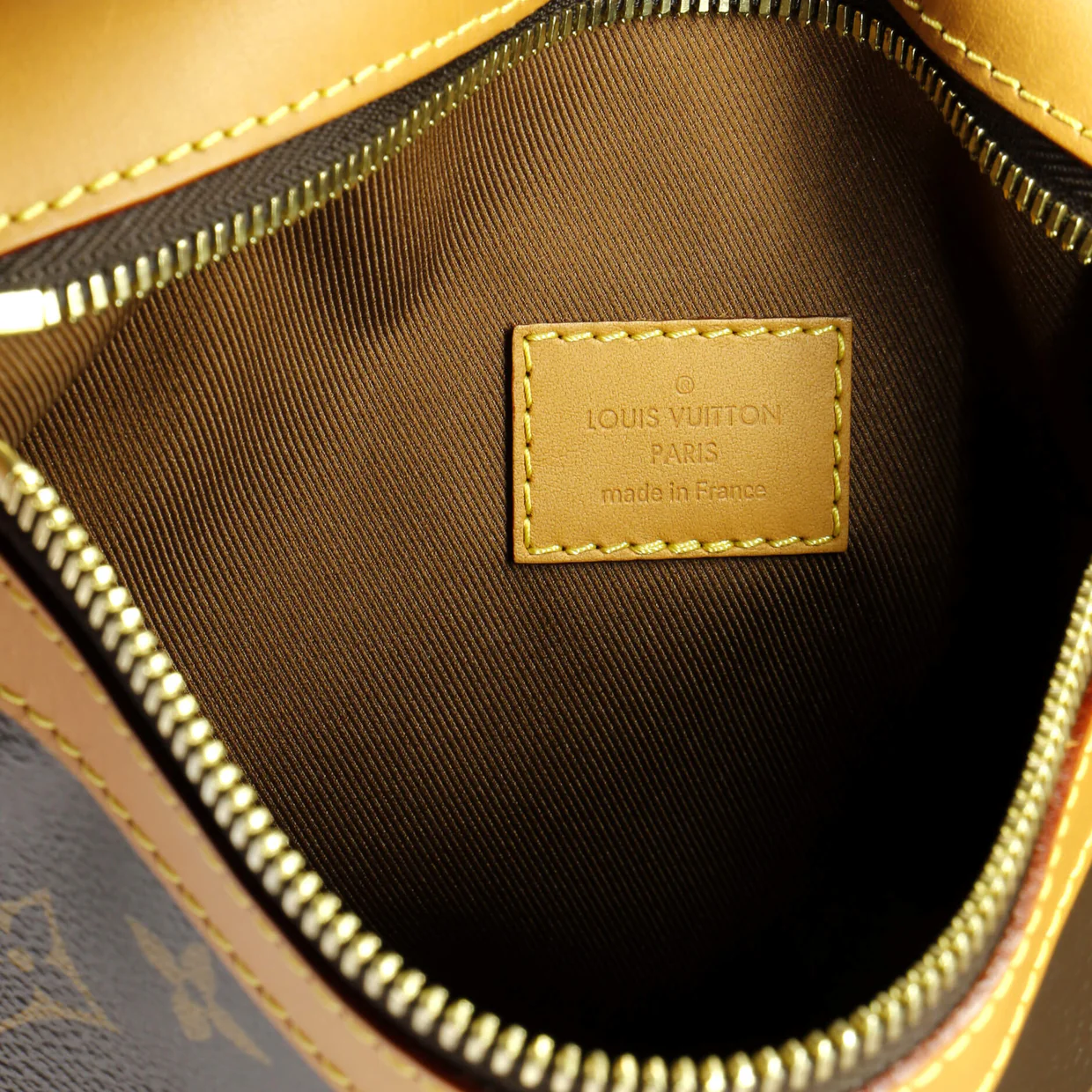 Saumur Messenger Bag Monogram Canvas PM - Deep Luxury