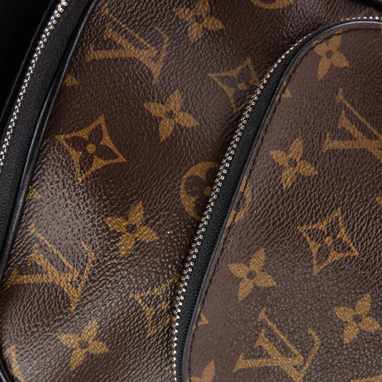 Avenue Sling Bag NM Monogram Canvas - Deep Luxury