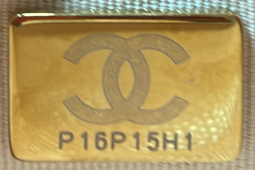 Wavy CC Hobo Quilted Caviar Small - Deep Luxury