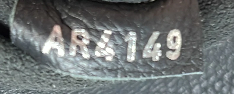 Lockme Ever Handbag Leather MM - Deep Luxury