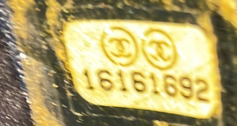 Medallion Charm Flap Bag Chevron Calfskin Jumbo - Deep Luxury