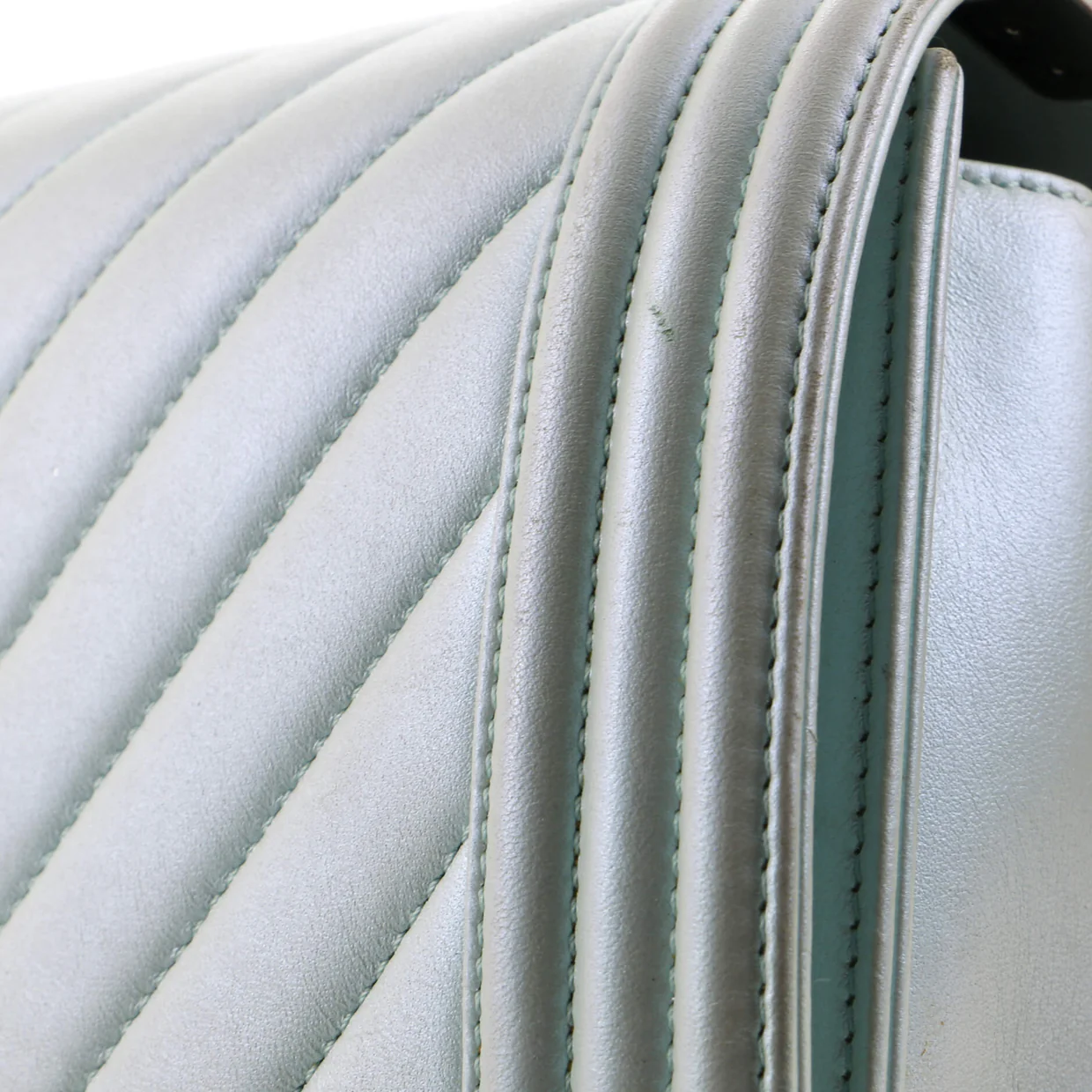 Boy Flap Bag Iridescent Chevron Lambskin Old Medium - Deep Luxury