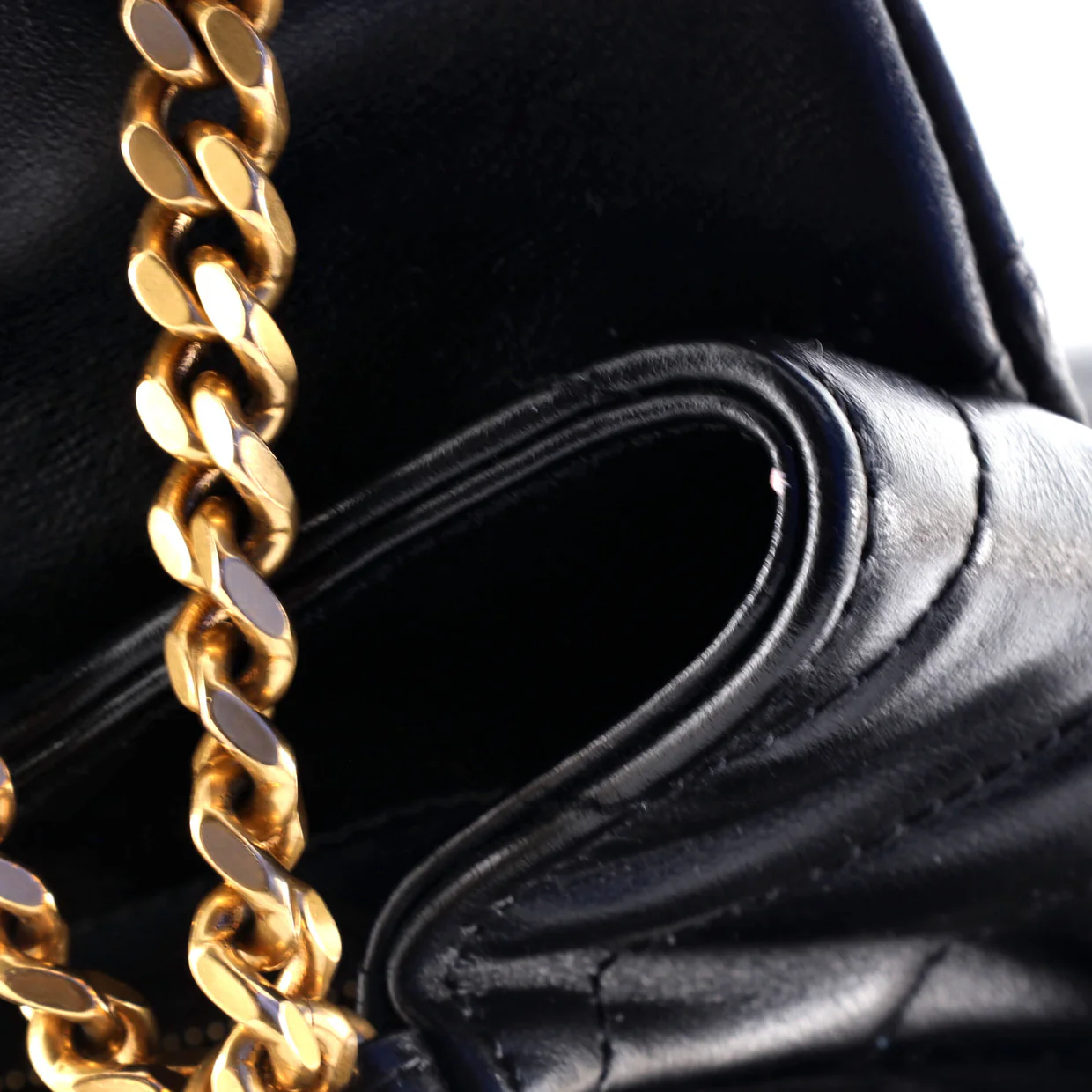 Loulou Shoulder Bag Matelasse Chevron Leather Medium - Deep Luxury