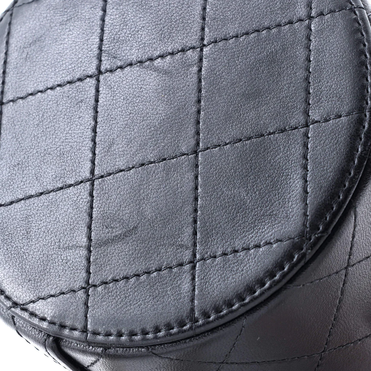CC Round Vanity Case with Chain Quilted Lambskin Mini - Deep Luxury