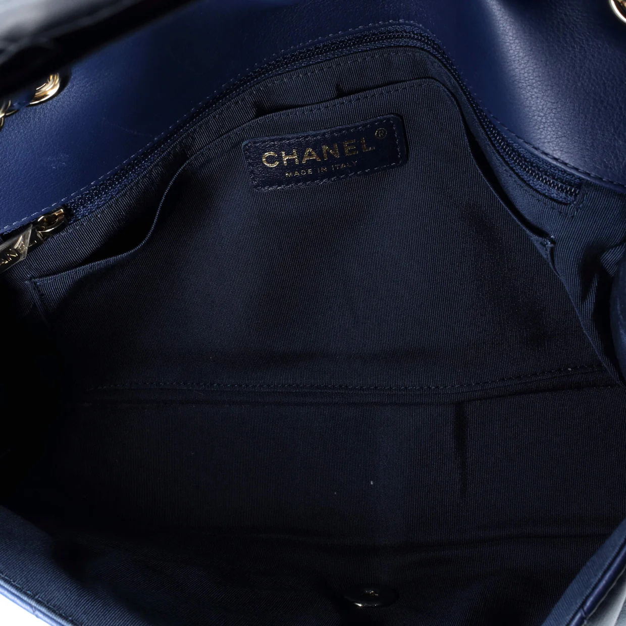 Statement Flap Bag Chevron Calfskin Medium - Deep Luxury