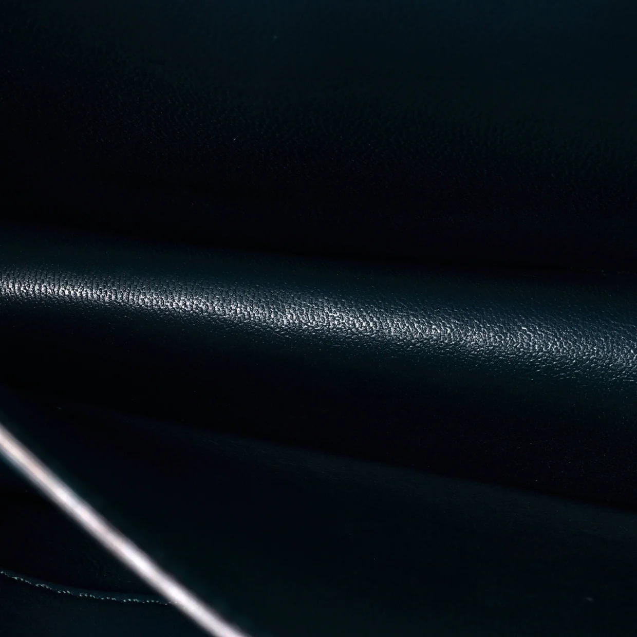 Classic Box Bag Grainy Leather Medium - Deep Luxury