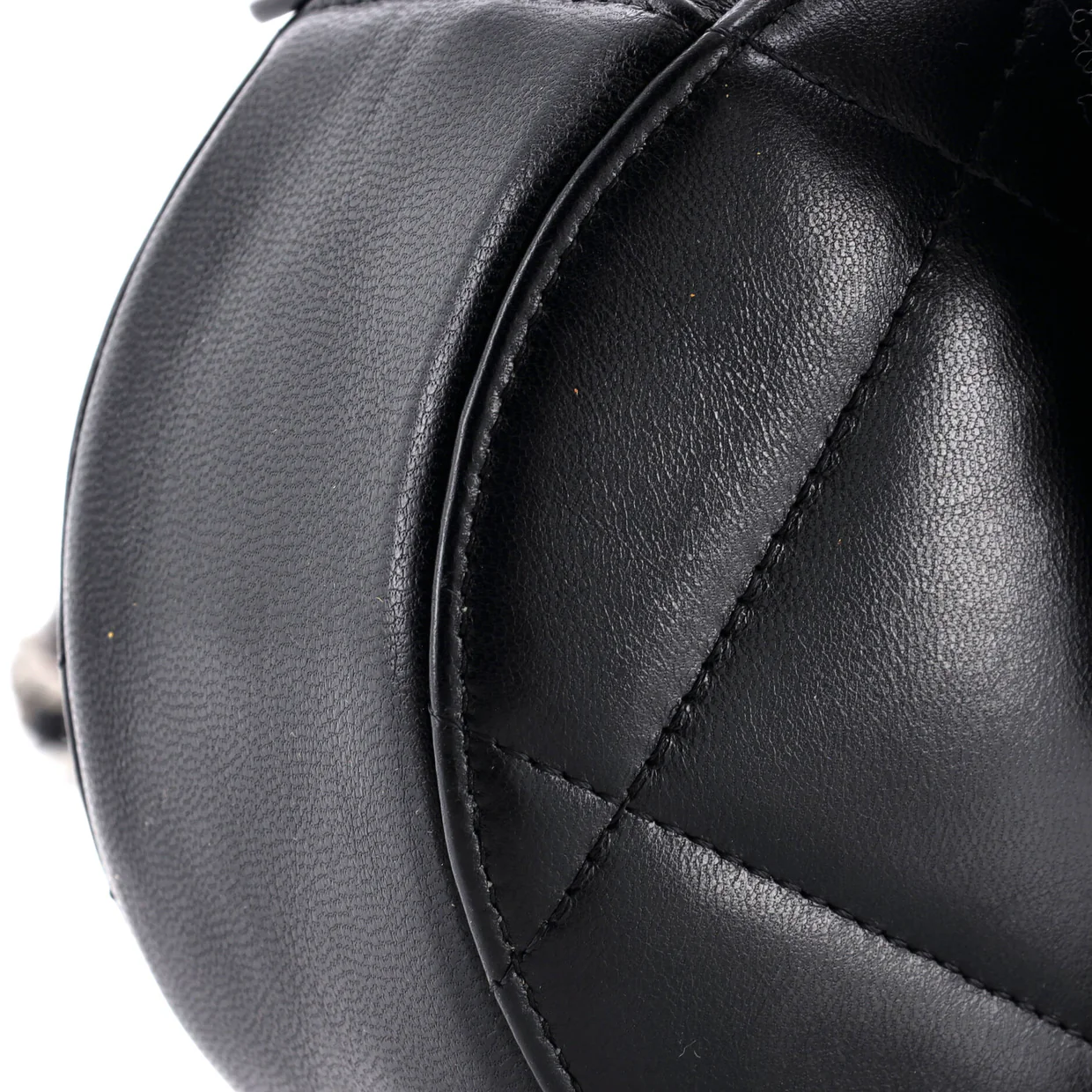 19 Round Clutch with Chain Quilted Leather - Deep Luxury