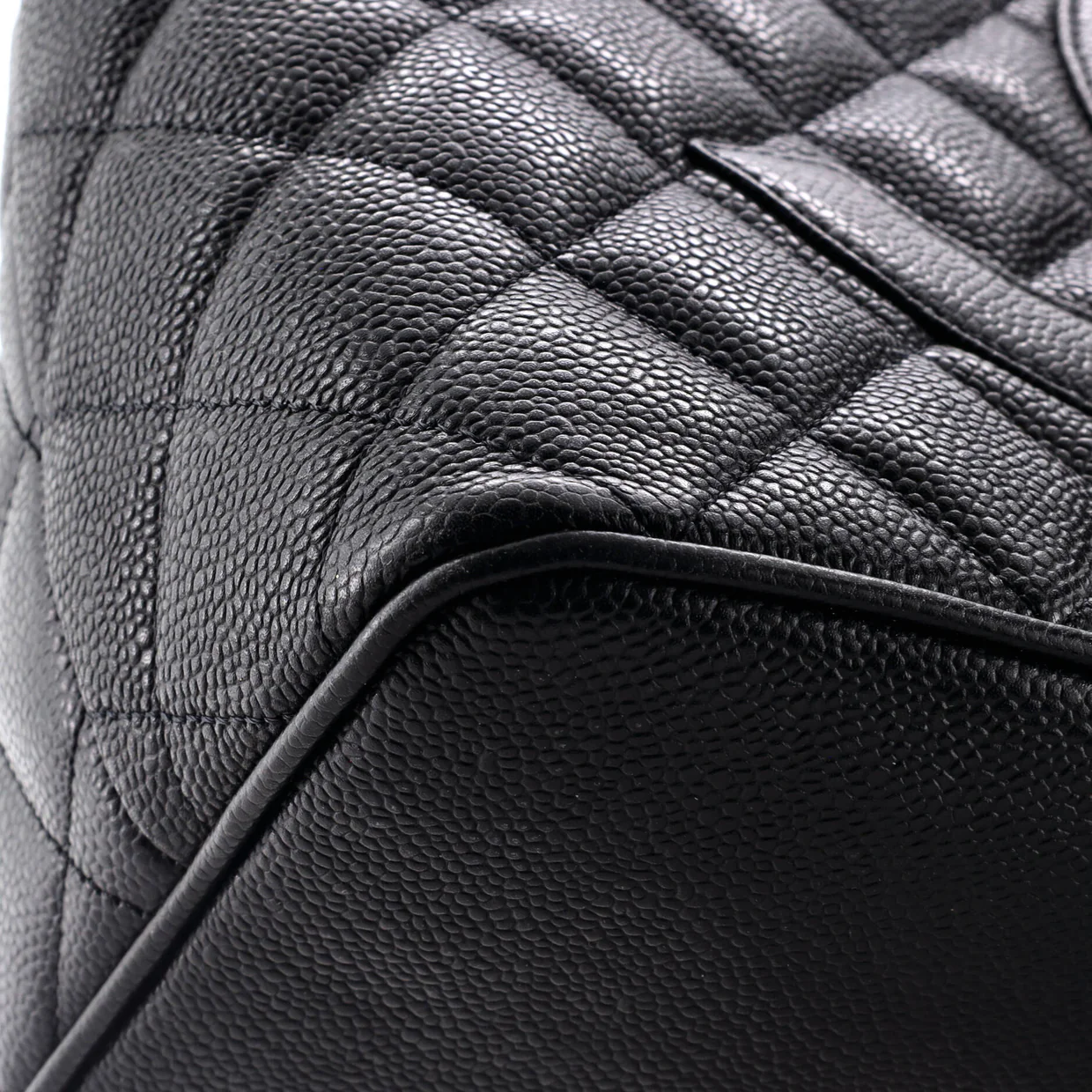 Medallion Tote Quilted Caviar - Deep Luxury