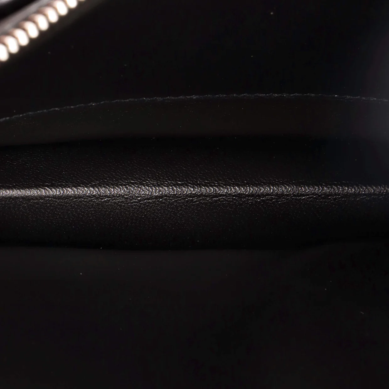 Cadenas Pouch Tadelakt - Deep Luxury