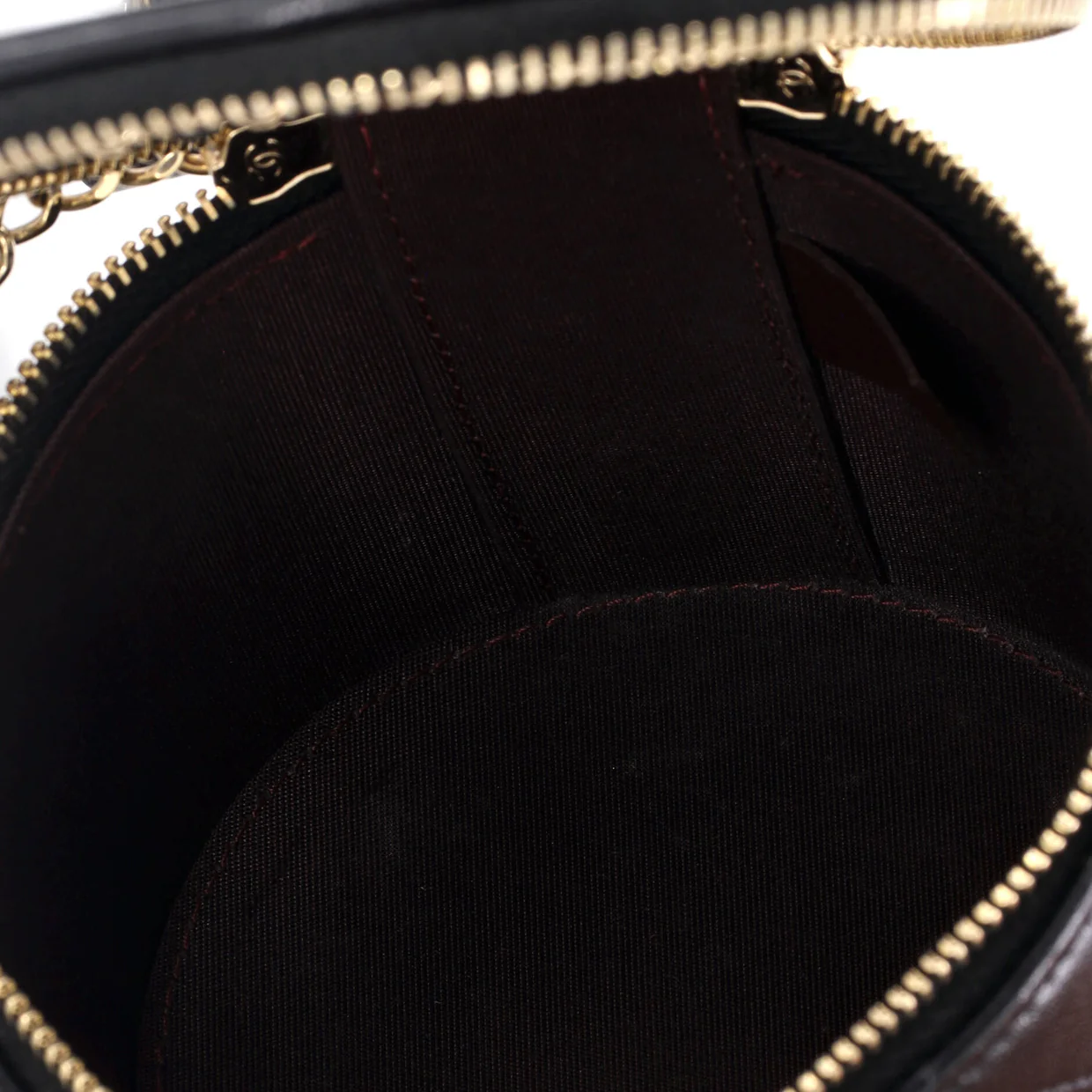 CC Round Vanity Case with Chain Quilted Lambskin Mini - Deep Luxury